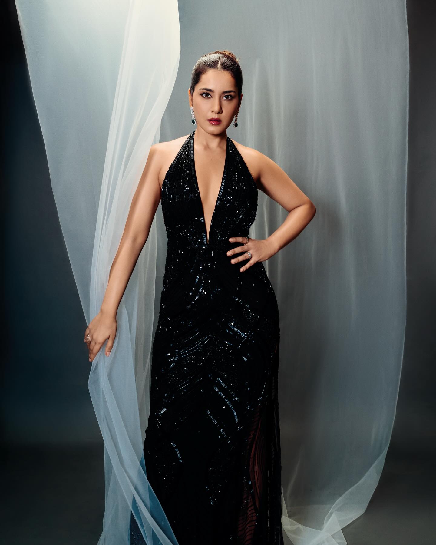 Raashi Khanna’s high slit black gown look sets Internet on fire
