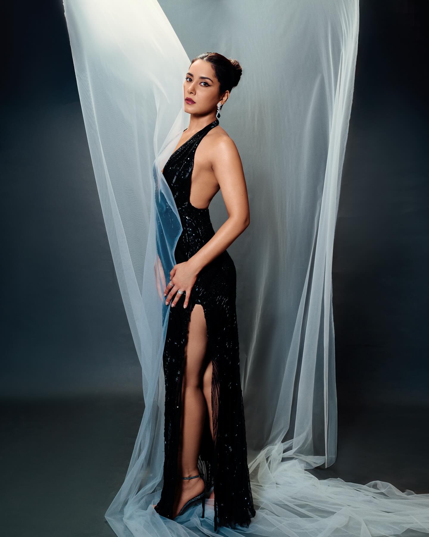 Raashi Khanna’s high slit black gown look sets Internet on fire
