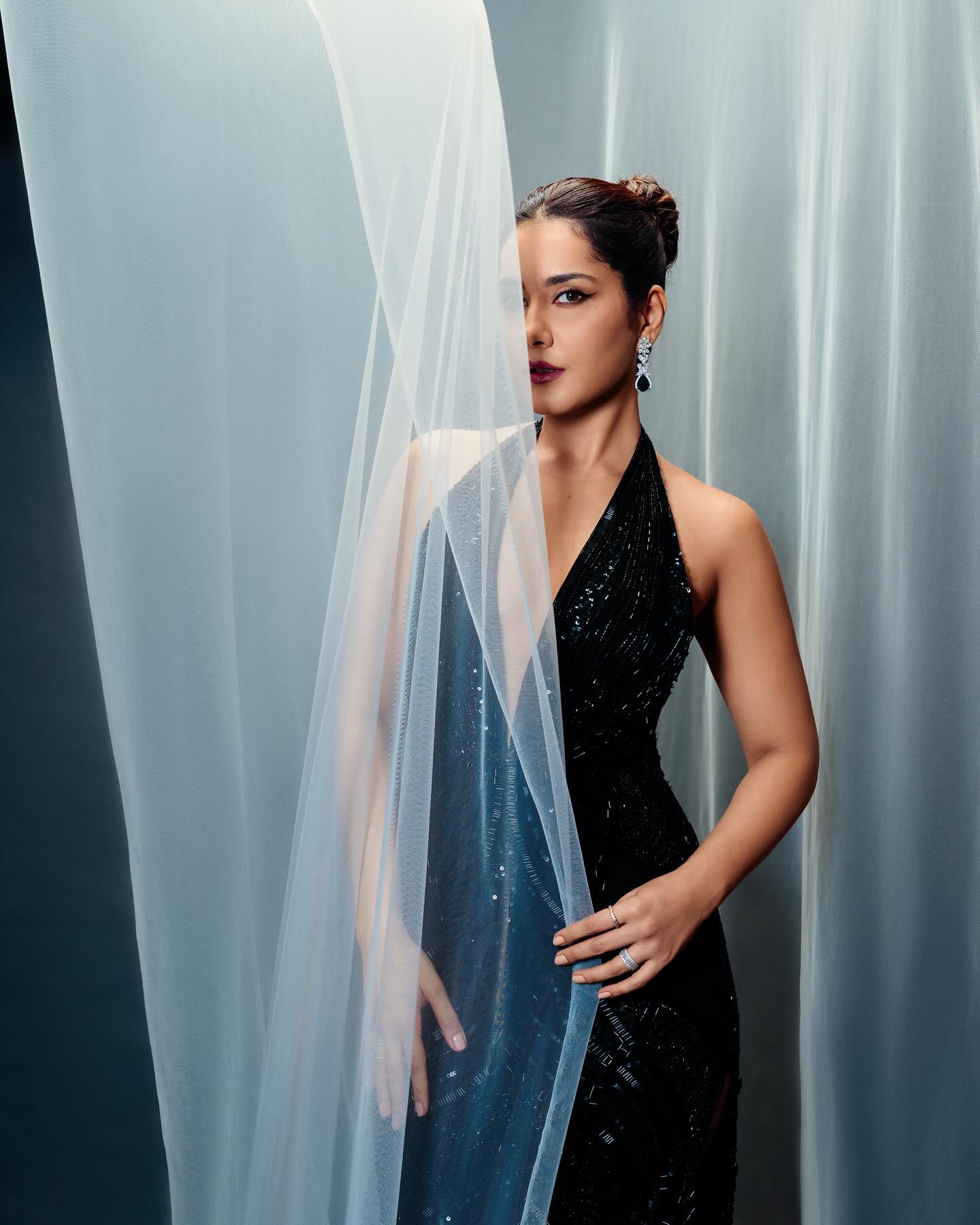 Raashi Khanna’s high slit black gown look sets Internet on fire