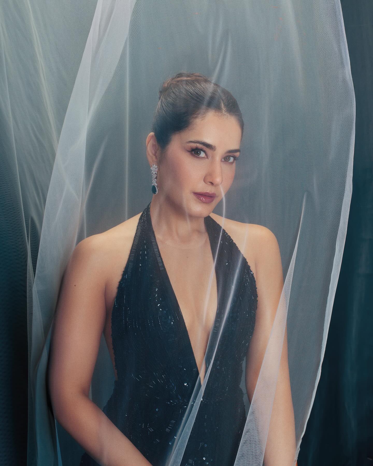 Raashi Khanna’s high slit black gown look sets Internet on fire