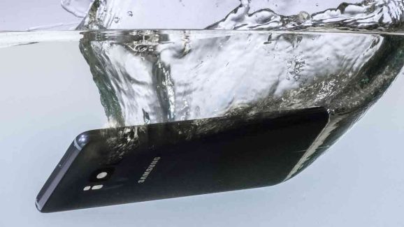 Top 5 Waterproof Phones to Buy For Monsoon Season
