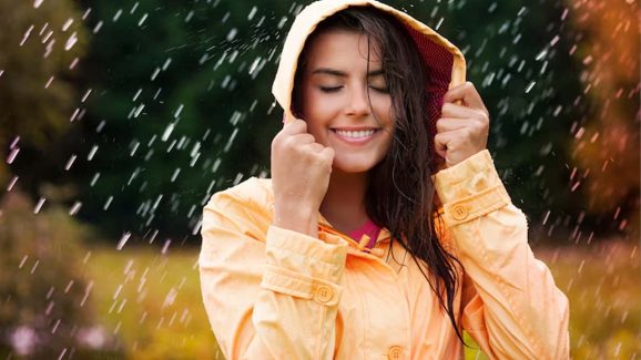 5 Essential Monsoon Skincare Tips by Dermatologists