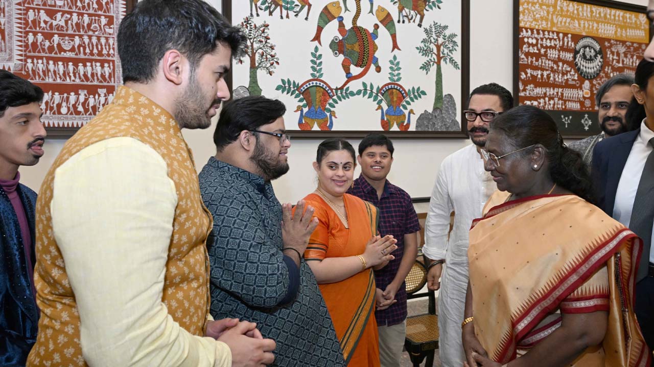 President Droupadi Murmu Reviews Aamir Khan’s Sitaare Zameen Par