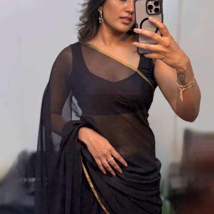 Eesha Rebba Black Saree Magic Leaves Fans Breathless