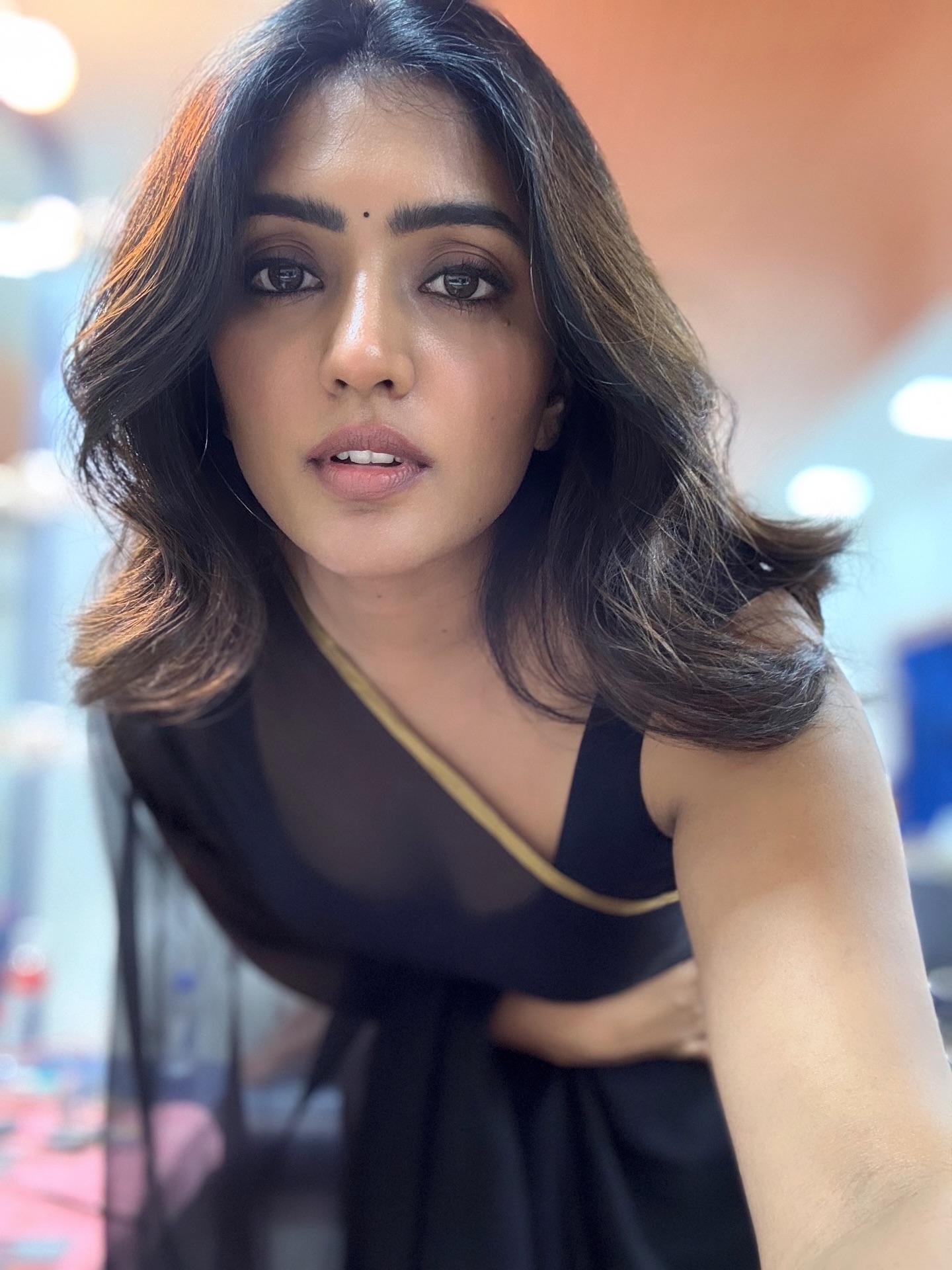 Eesha Rebba Black Saree Magic Leaves Fans Breathless