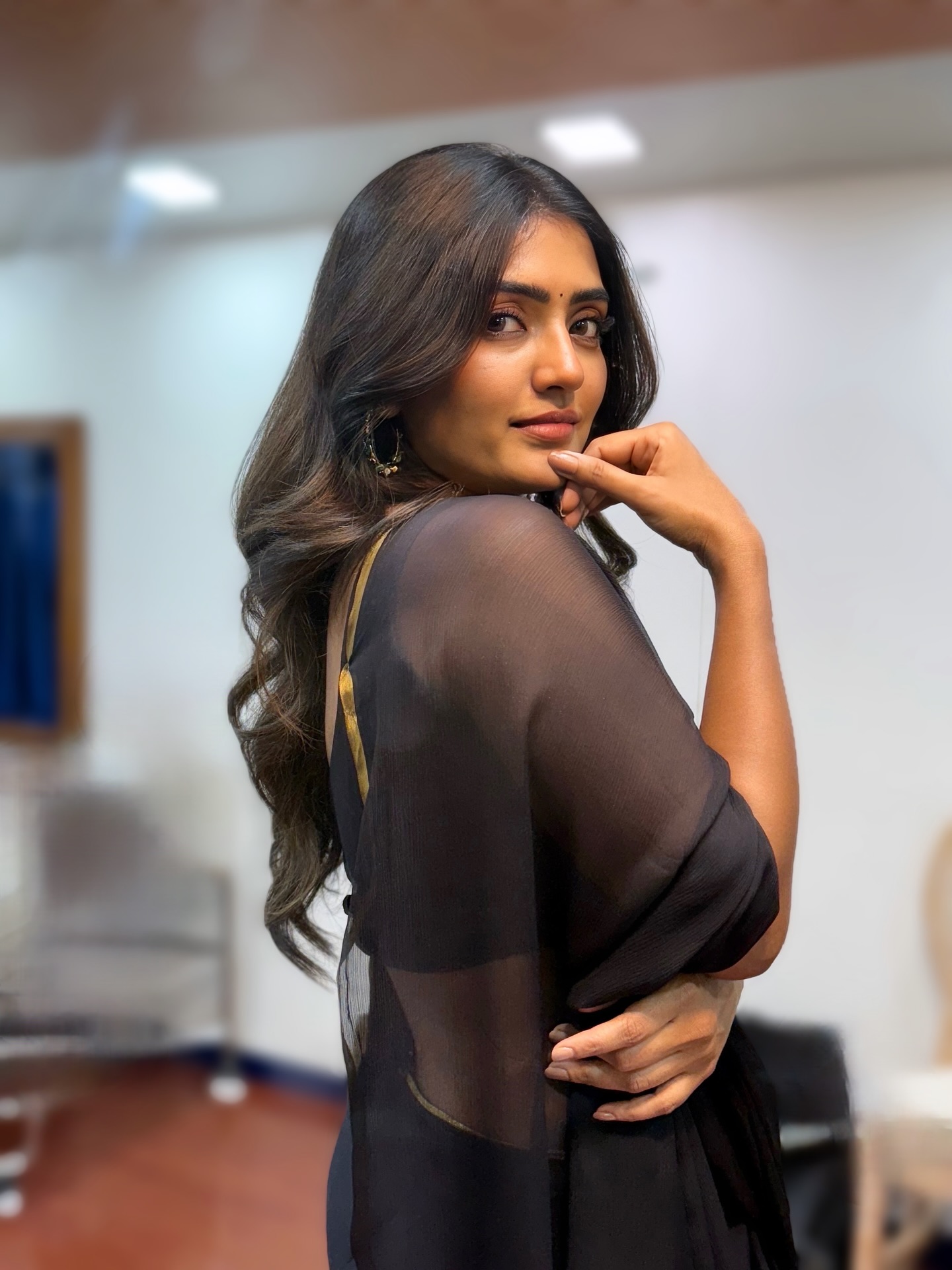 Eesha Rebba Black Saree Magic Leaves Fans Breathless