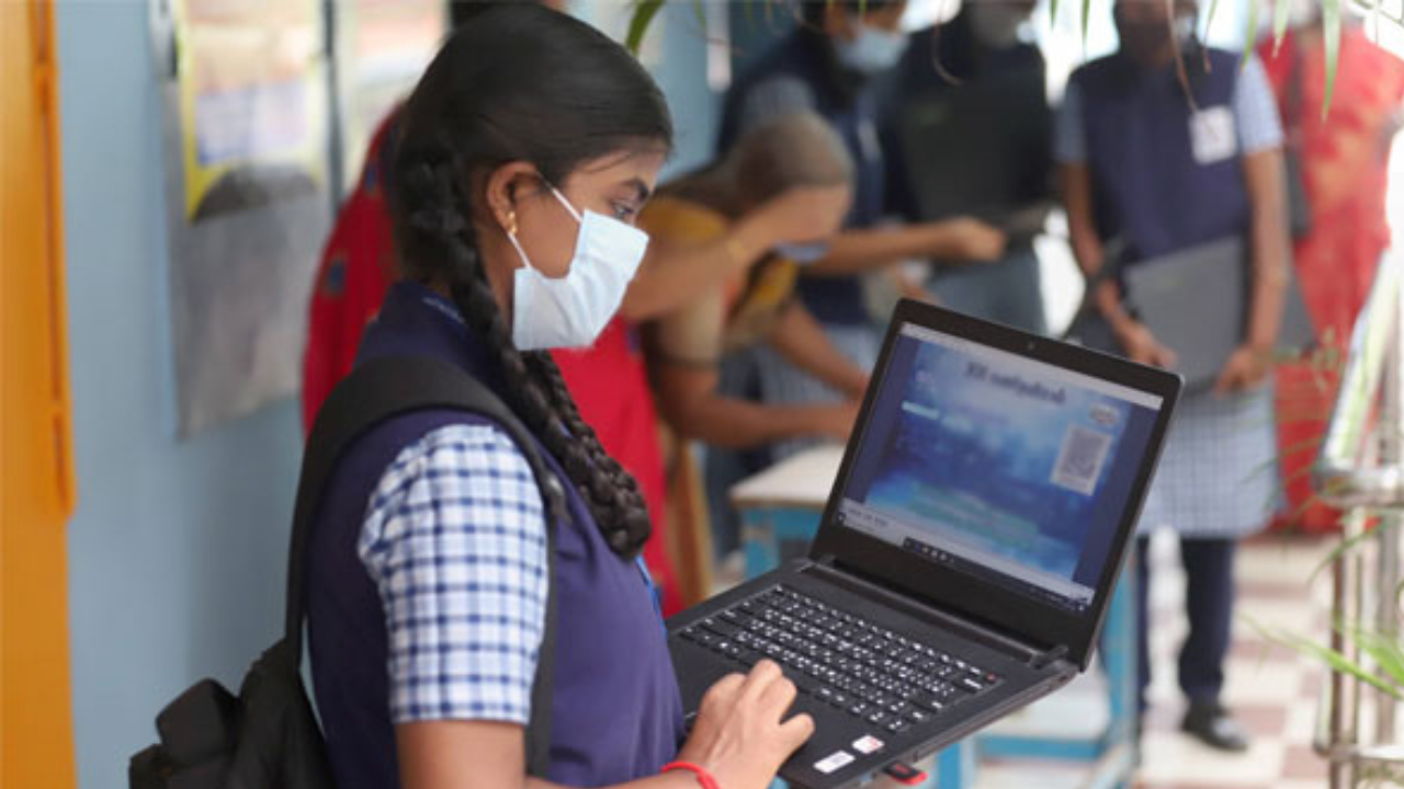 Free Laptops for Students by Central Govt: What’s the Truth?