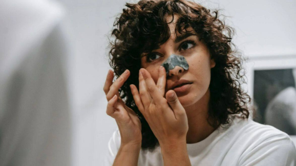 Remove Blackheads Naturally with This DIY Face Mask