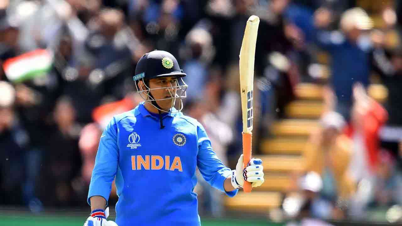 7 Times MS Dhoni Proved He’s The Coolest Cricketer Off the Field