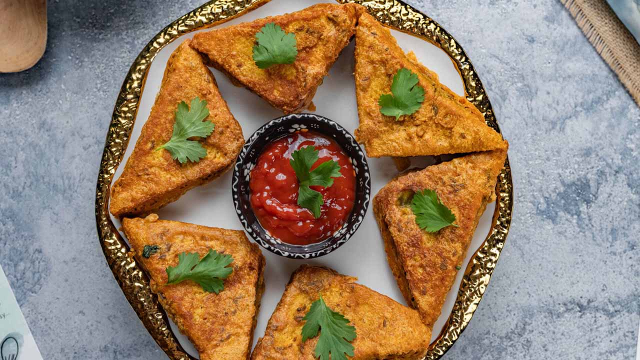 Easy Tips To Make Restaurant-Style Crispy Bread Pakora At Home