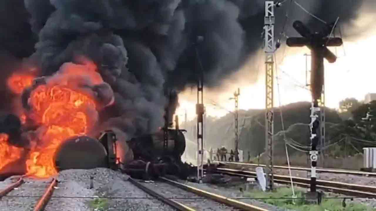 Chennai Train Accident: Halts Traffic on Busy Thiruvallur Route