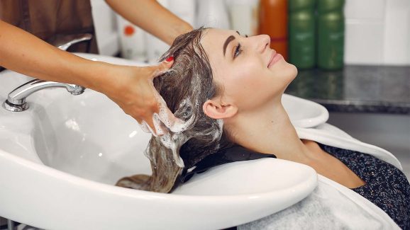 Shampoo vs Co-Washing: What’s Right for Your Hair Type?
