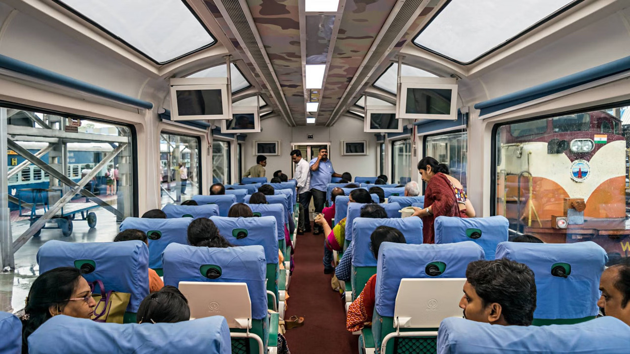 IRCTC Free Food: DYK About This Service for Train Passengers