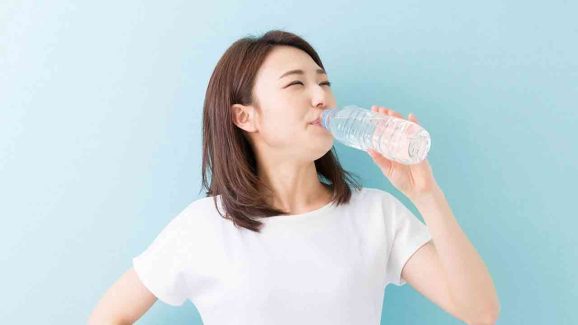 Top 5 Mistakes You Make While Drinking Water: Are you at Risk?