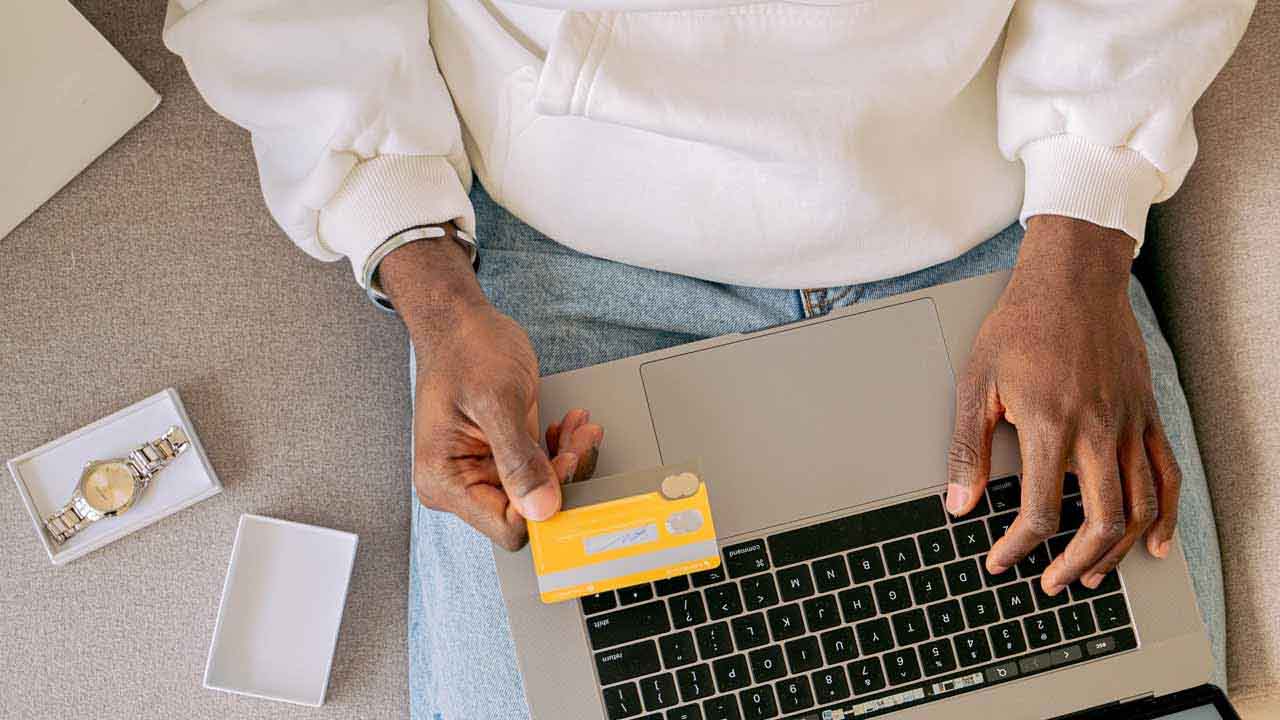 5 Clever Ways to Save Money While Shopping Online