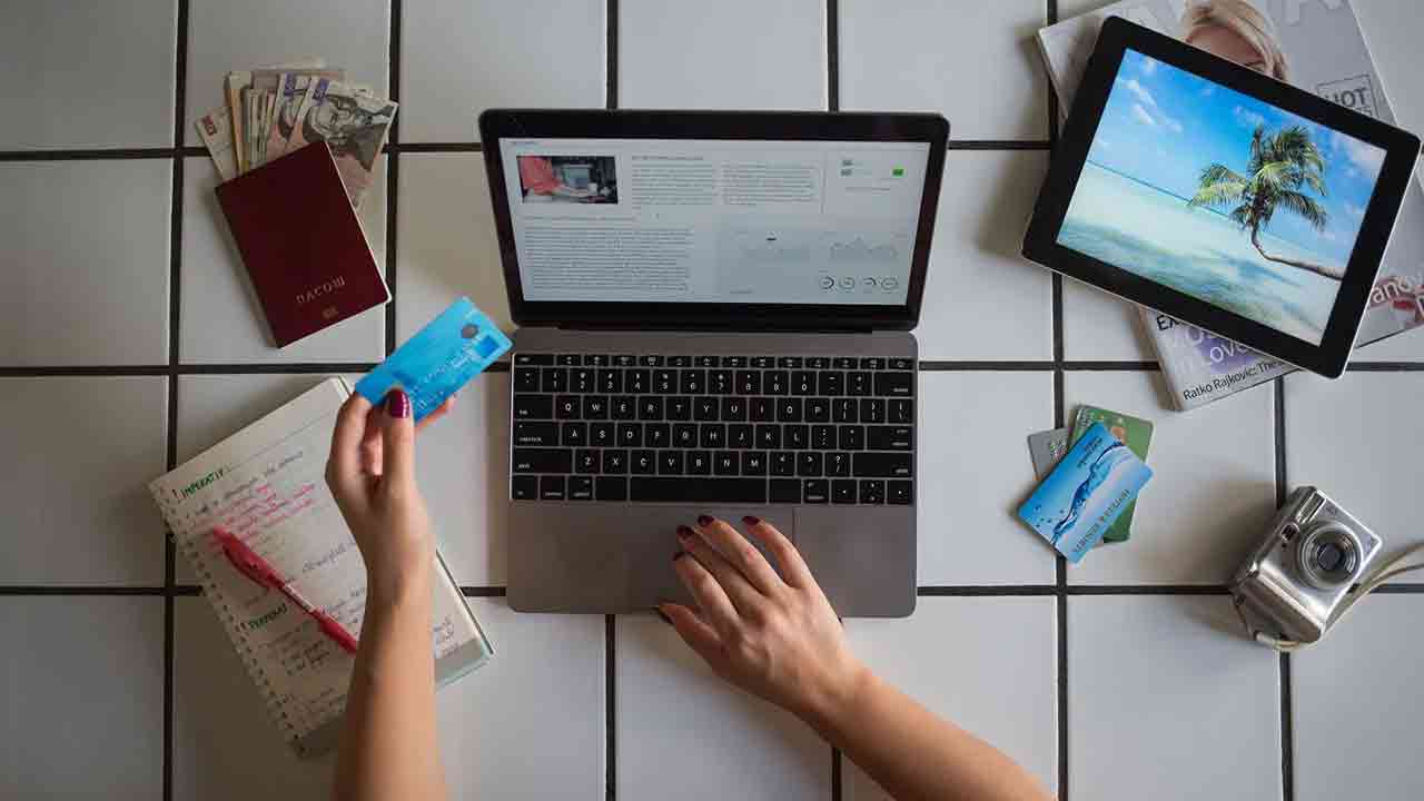 Money Traps in Your 20s No One Warns You About