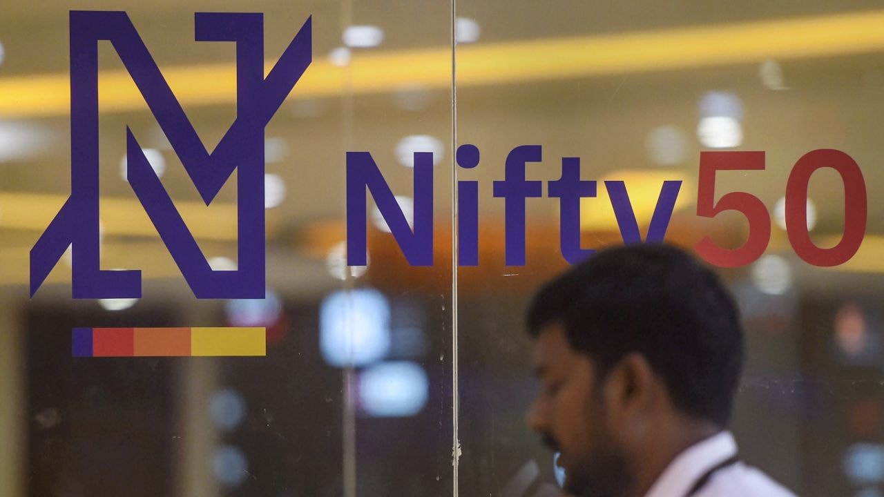 Nifty 50 Faces Short-Term Pressure: Top Stocks to Buy or Sell Today