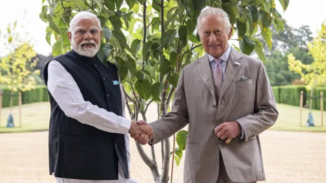 PM Modi Gifts Rare Tree to King Charles After Historic India-UK Free Trade Pact