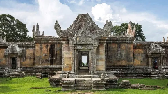 Discover Preah Vihear Temple: Ancient Khmer Masterpiece Perched on a Cliff