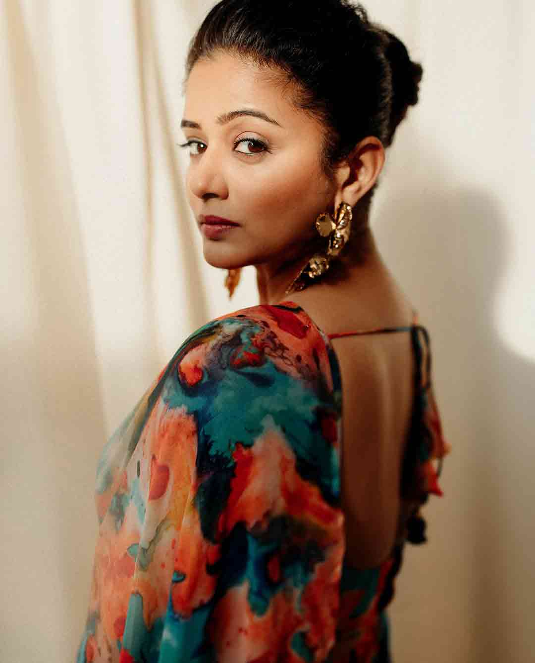 Priyamani Slays in Saree Celebrating her series Good Wife Success