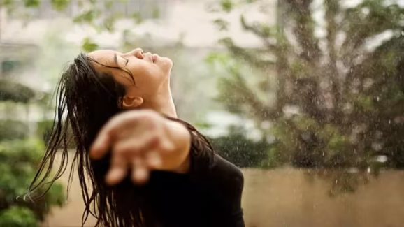 Top 5 Natural Tips to Keep Your Scalp Healthy in Monsoon