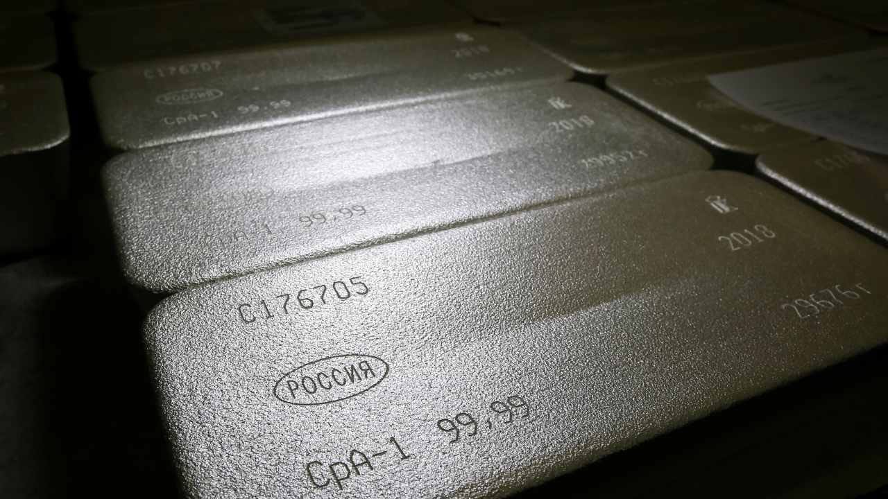 Silver Investment: How to Make Profits with Long-Term Investment