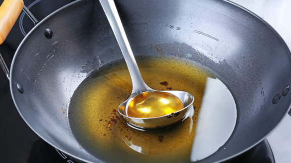 Simple Tricks to Clean Cooking Oil for Reuse