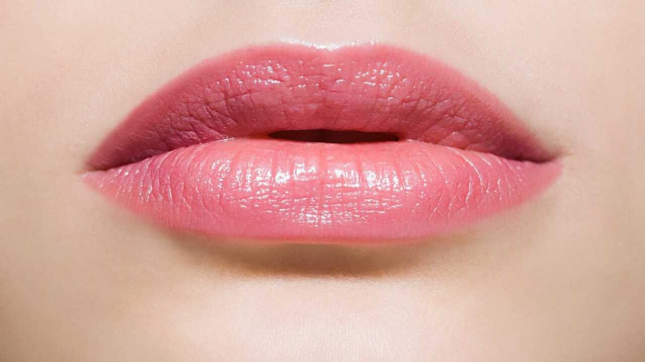 Top 5 Home Remedies to Turn Dark Lips to Pink