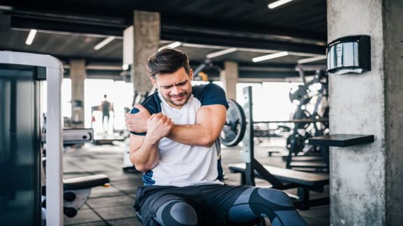 This One Common Gym Mistake Can Lead To Long-Term Injury, Doctors Warn