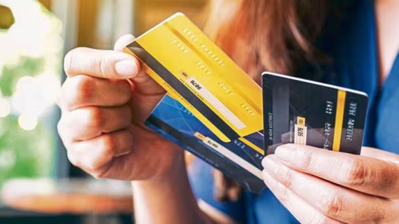 Credit Card Tips: Be Careful Before Giving Your Card to a Friend