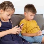 Right Age for Kids to Have a Smartphone: What Experts Recommend