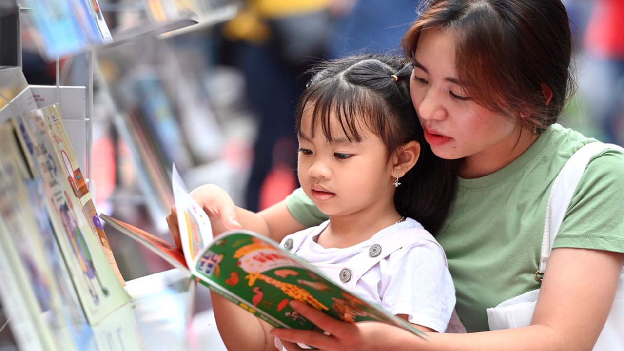 Expert Tips To Encourage Reading Habits In Children
