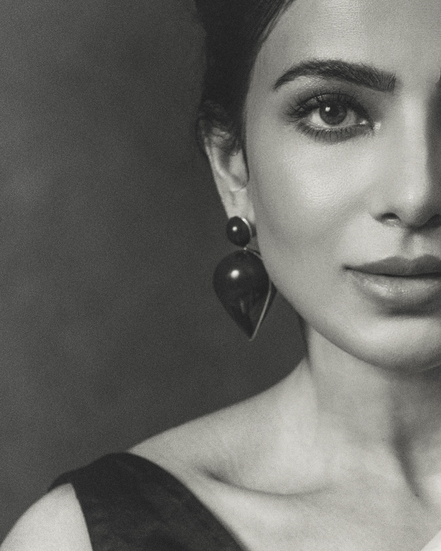 Samantha Saree Style Steals Show: Monochrome Magic in Every Frame