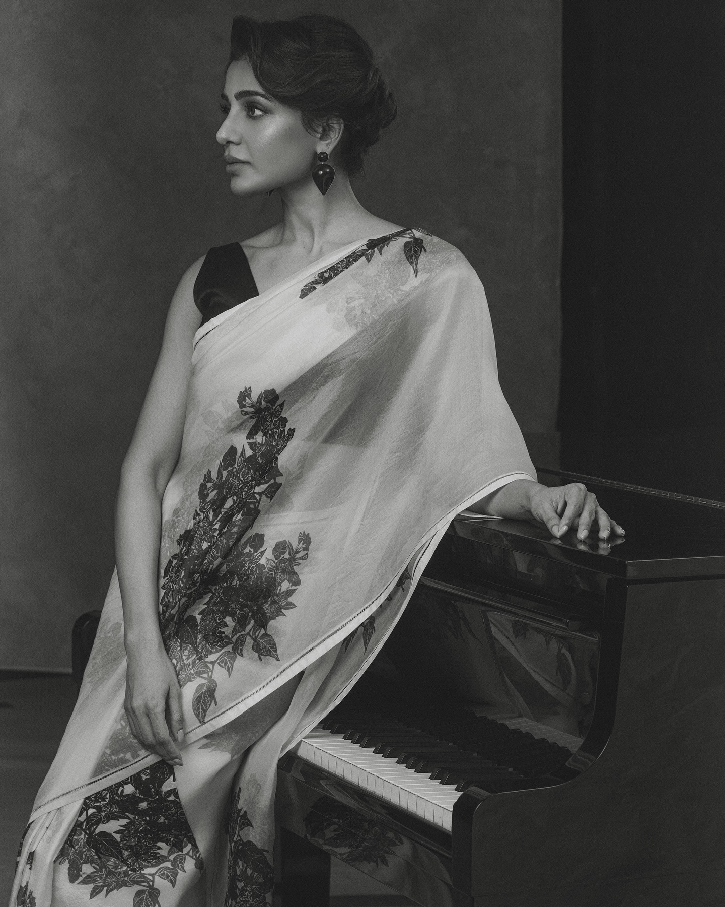 Samantha Saree Style Steals Show: Monochrome Magic in Every Frame