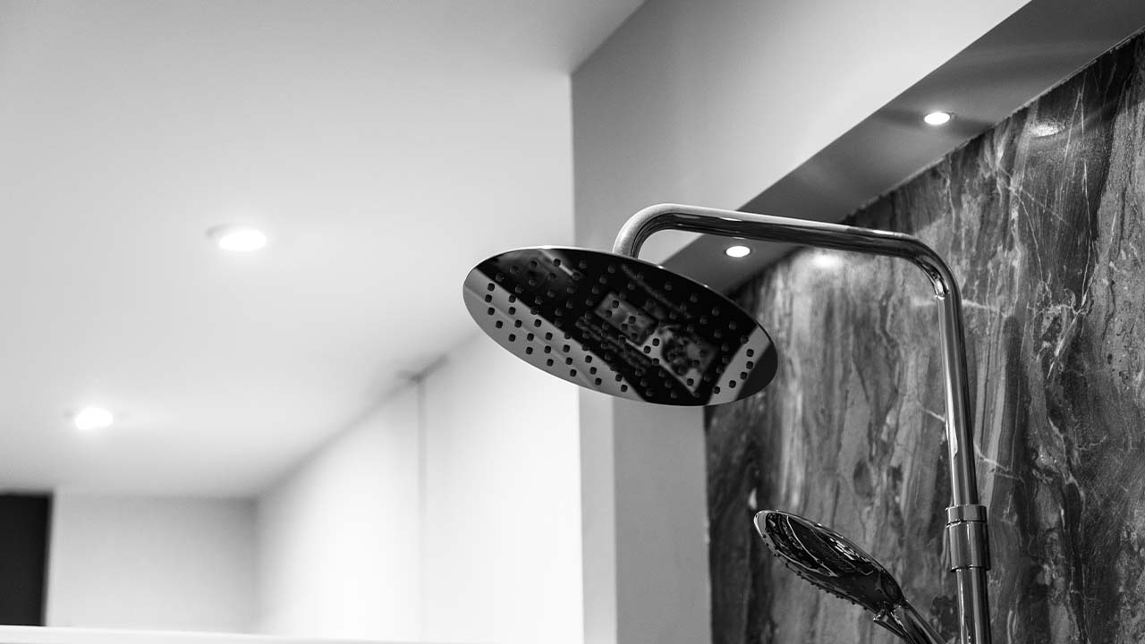 6 Shower Filters To Remove Hard Water to Protect Your Skin