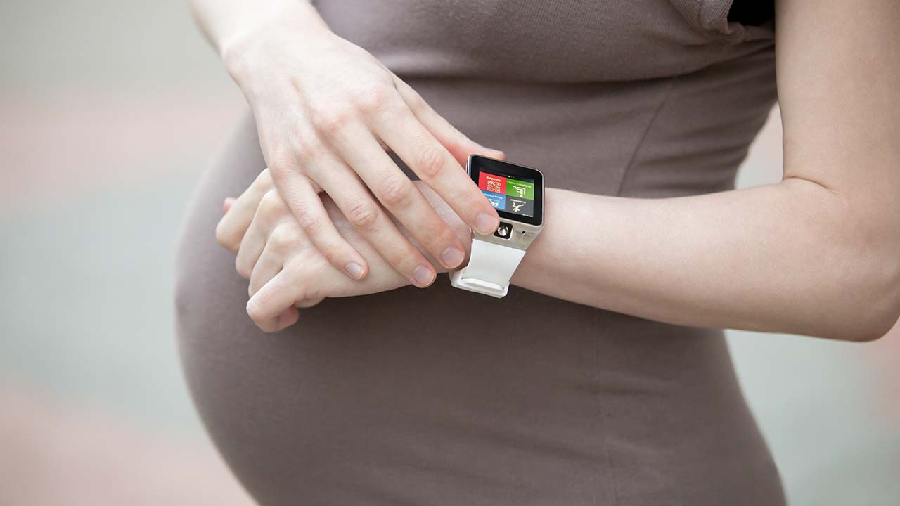 Can AI-Powered Smartwatches Detect Pregnancy? Experts Revealed