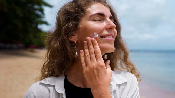 Is Sunscreen Contouring Safe? Here’s What Dermatologists Say