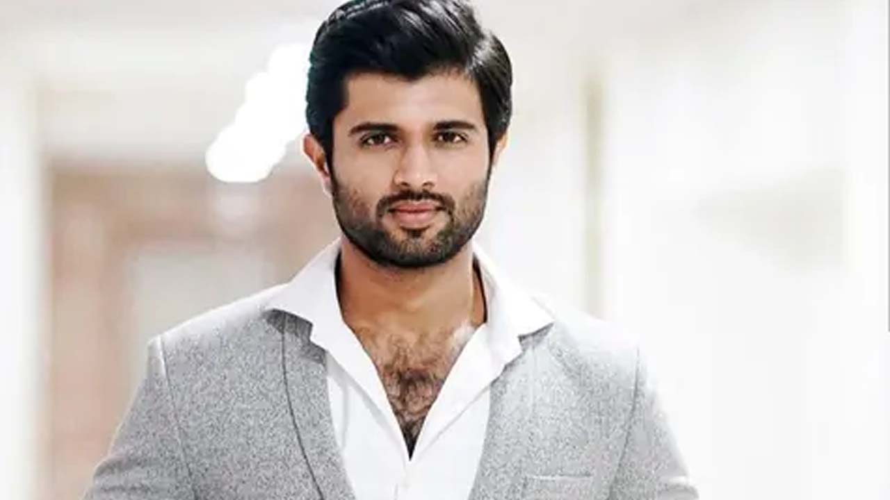Vijay Deverakonda Hospitalised With Dengue: Future of Kingdom in Risk?