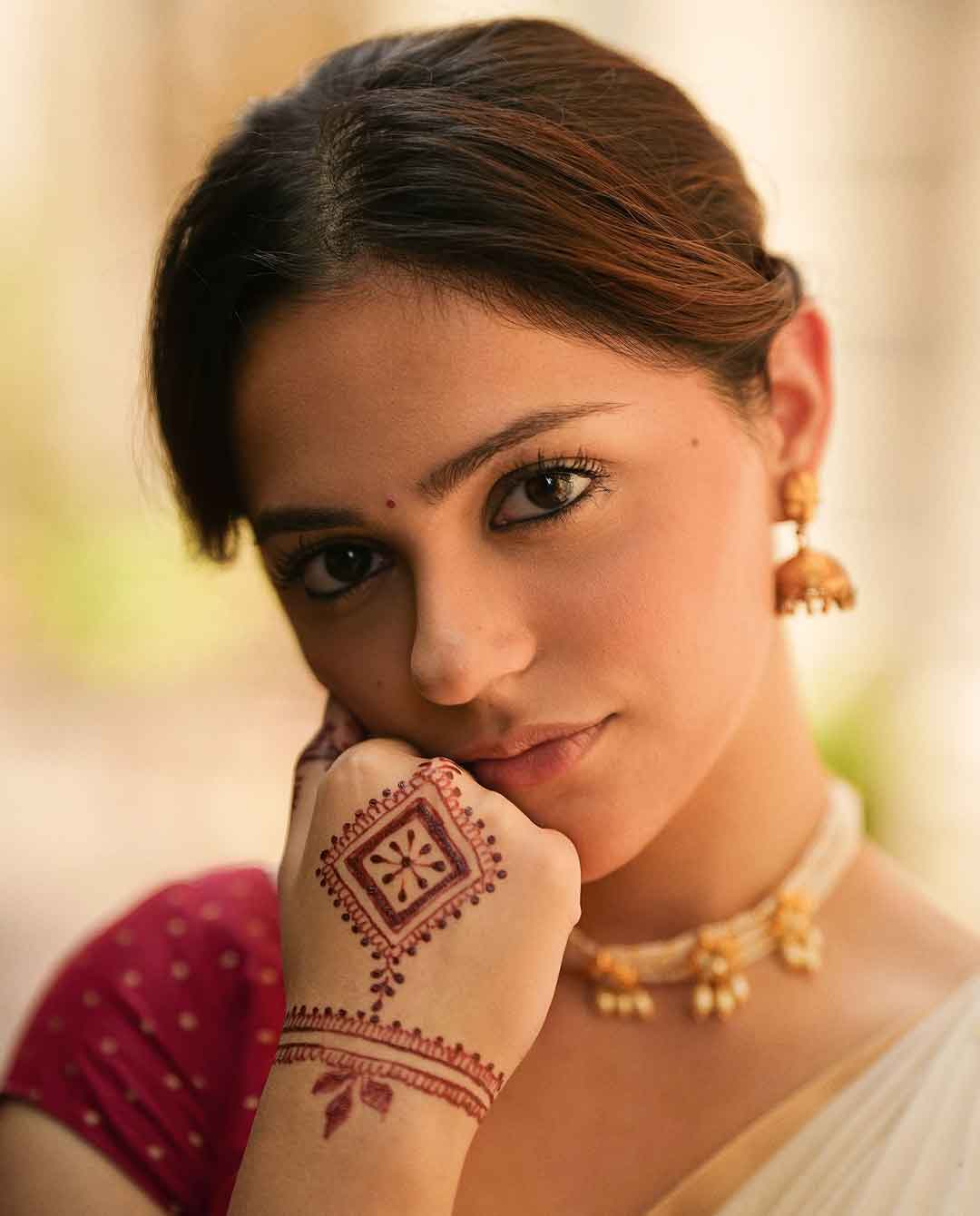 Aneet Padda Stuns in Saiyaara: Internet Is Obsessed With Pics