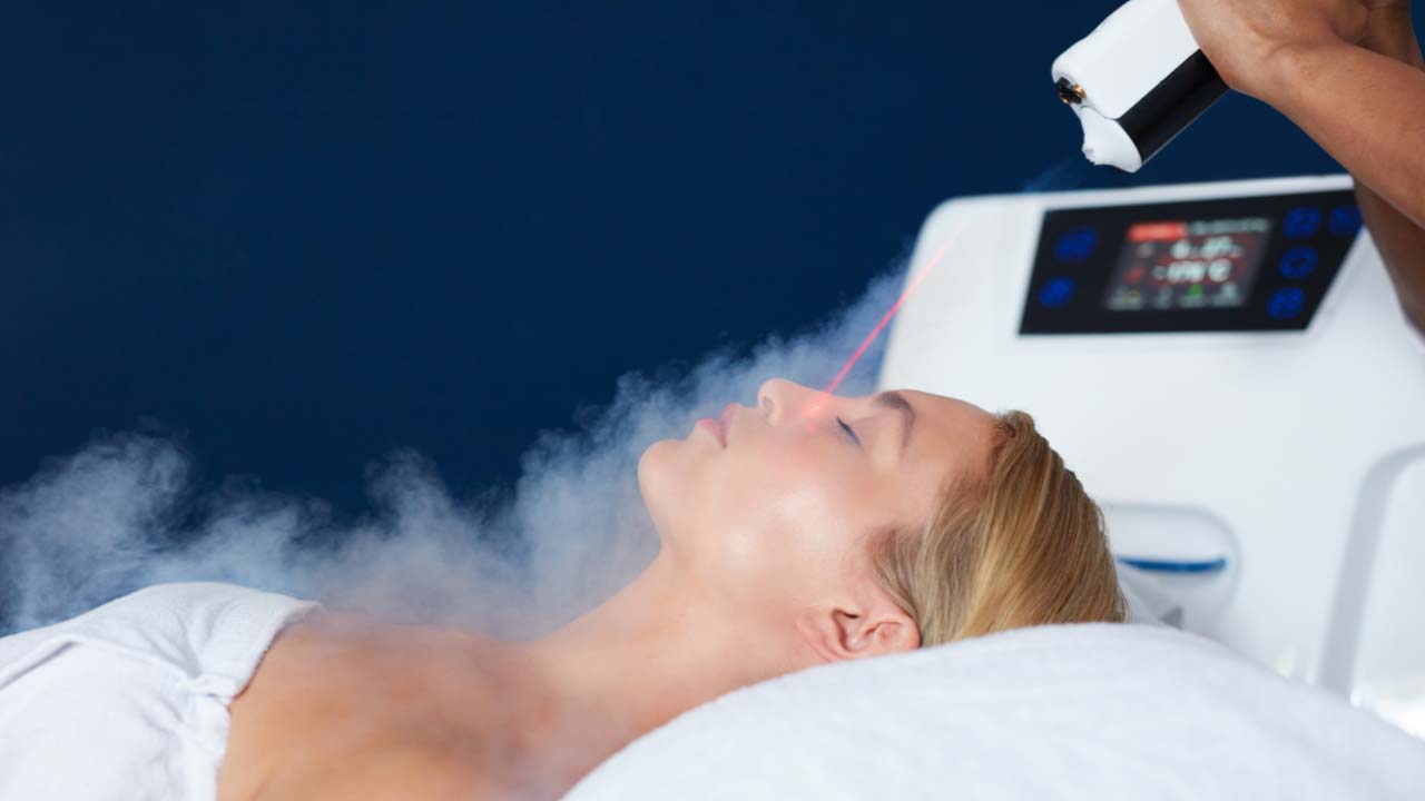 What is Cryotherapy? Step-By-Step Process To Do It At Home