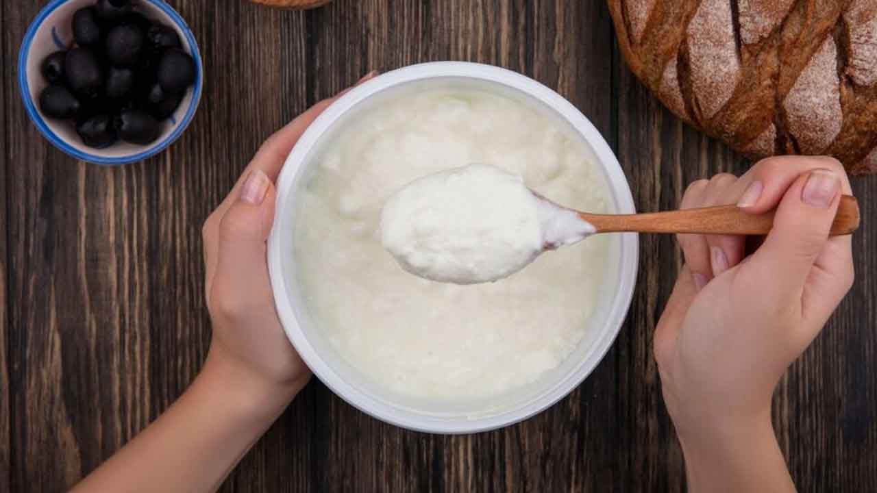 5 Types of People Who Should Not Eat Curd in Monsoon