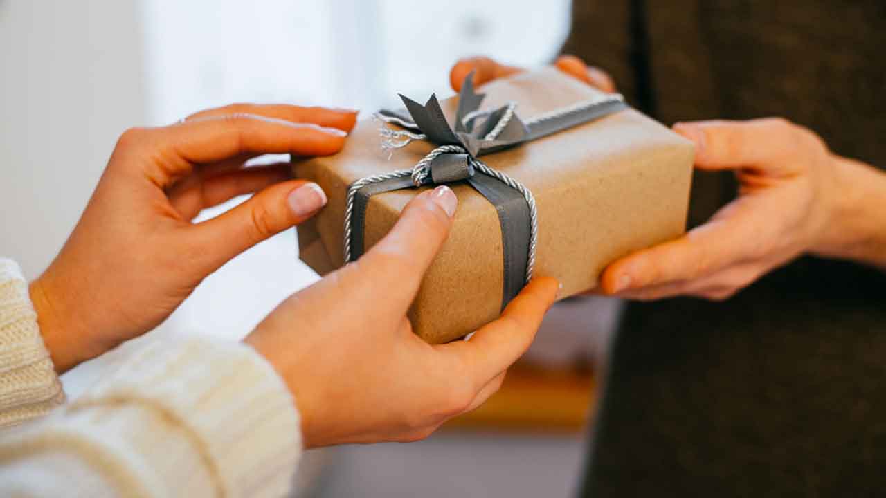 Gifting Etiquette: What to Give and What to Avoid
