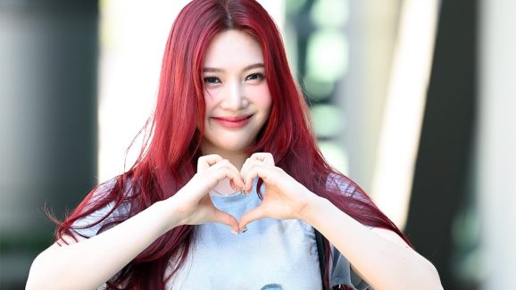 Red Velvet’s Joy Makes a Splash with Solo Comeback “Love Splash!”