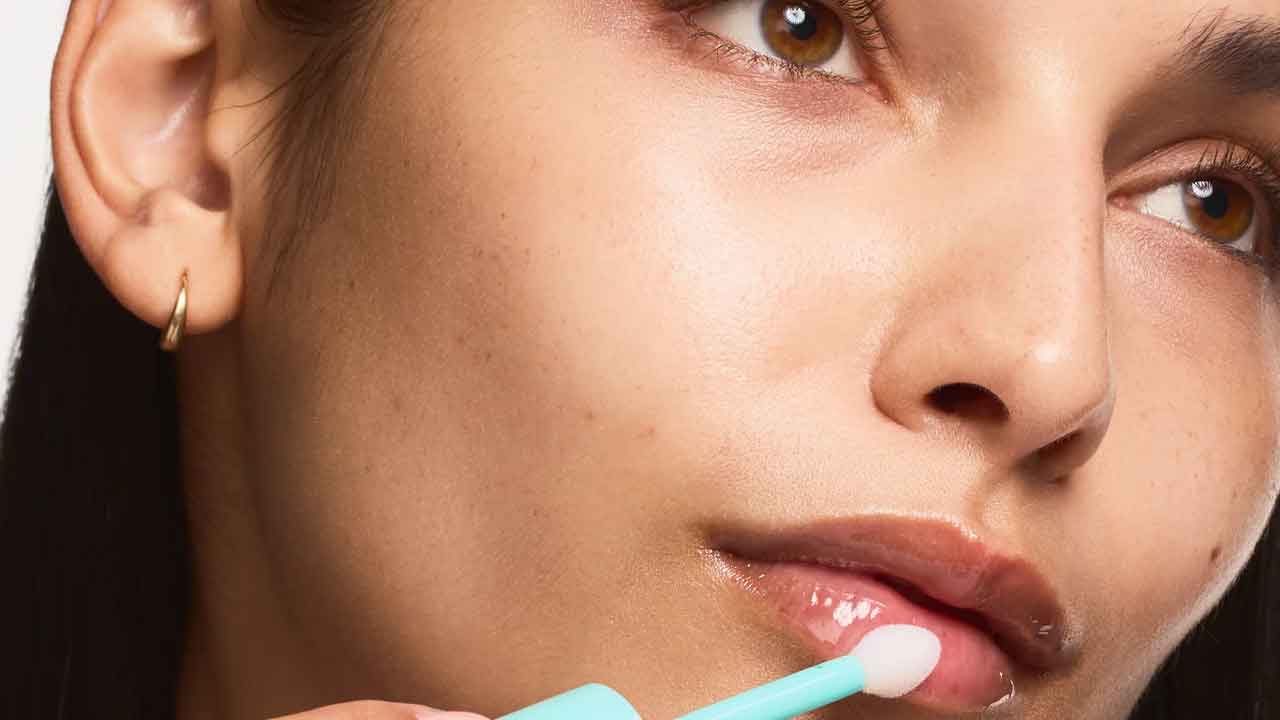 Lip Balm vs Lip Oils: Which Is Better for Lip Health?