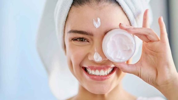 Gel Moisturizer vs Cream Moisturizer: Which Suits Your Skin Type?