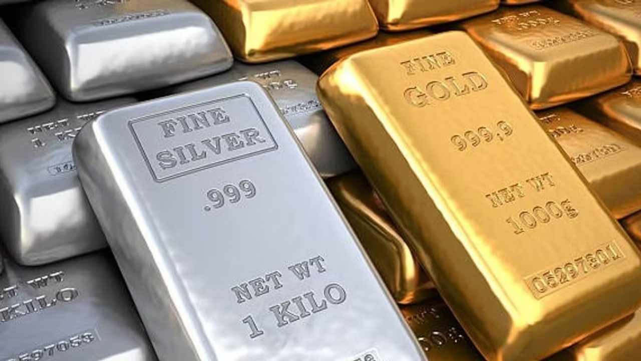 Should You Invest in Silver or Gold in 2025?