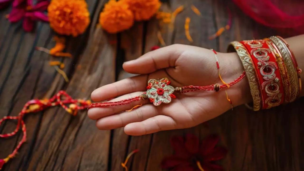 Raksha Bandhan Gifts: Budget Tech Gadgets Under Rs700 For Sisters