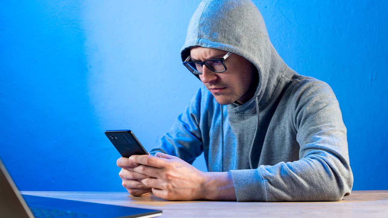 How to Protect Yourself From Deepfake AI And UPI Frauds