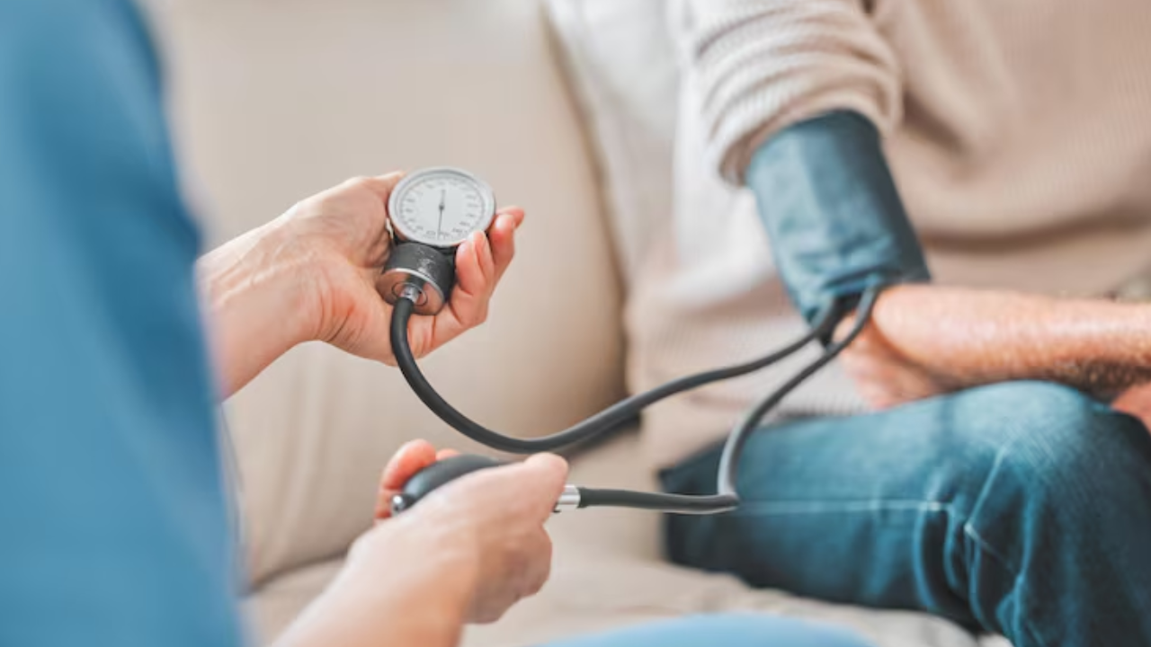 7 Main Signs Of Super-High Blood Pressure