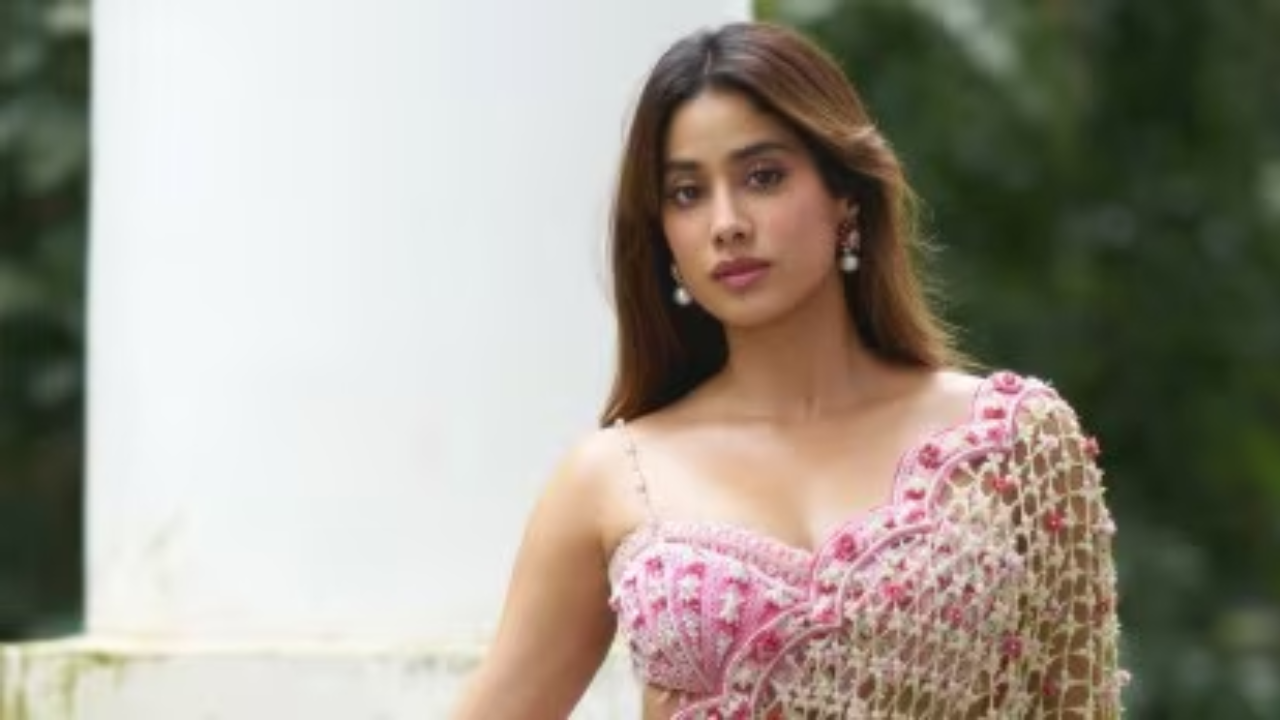 Janhvi Kapoor Slams Trollers Over Actress Viral Video
